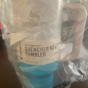 Stanley 40 0z Quencher 2.0 Tumbler. Brand new in packaging. Pool Blue Ombré